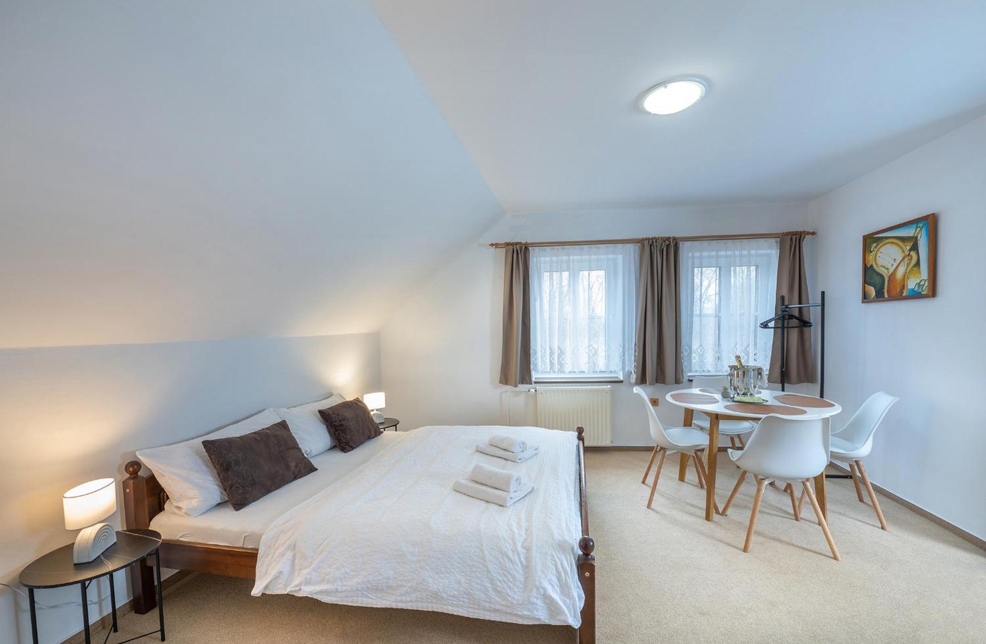 Rodinny Hotel Myslivna Trebon Luaran gambar