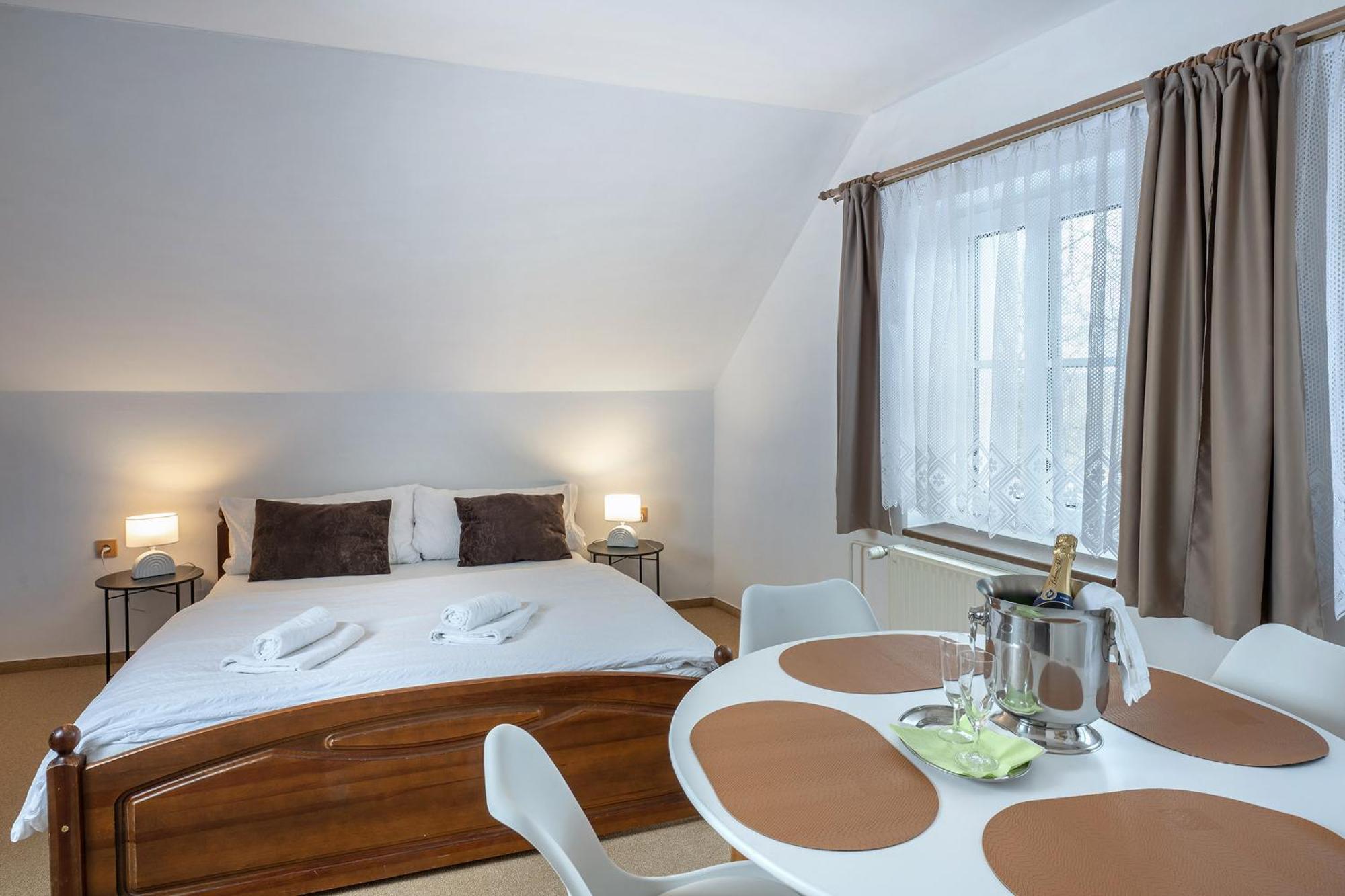 Rodinny Hotel Myslivna Trebon Luaran gambar