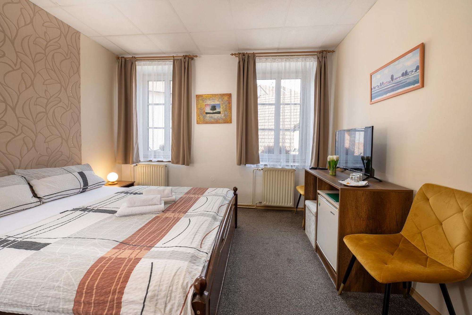 Rodinny Hotel Myslivna Trebon Luaran gambar