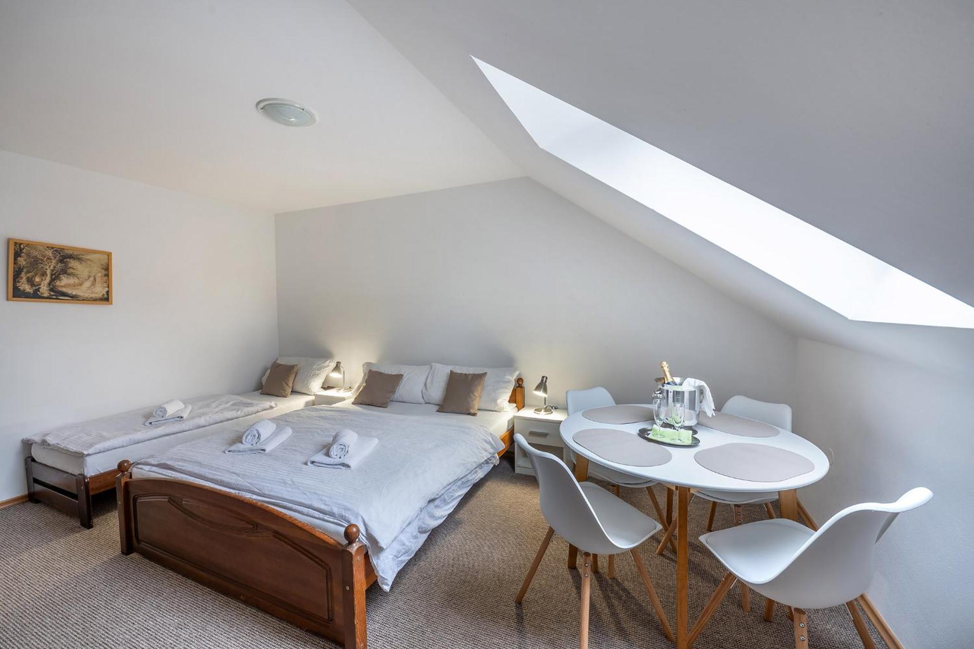 Rodinny Hotel Myslivna Trebon Luaran gambar